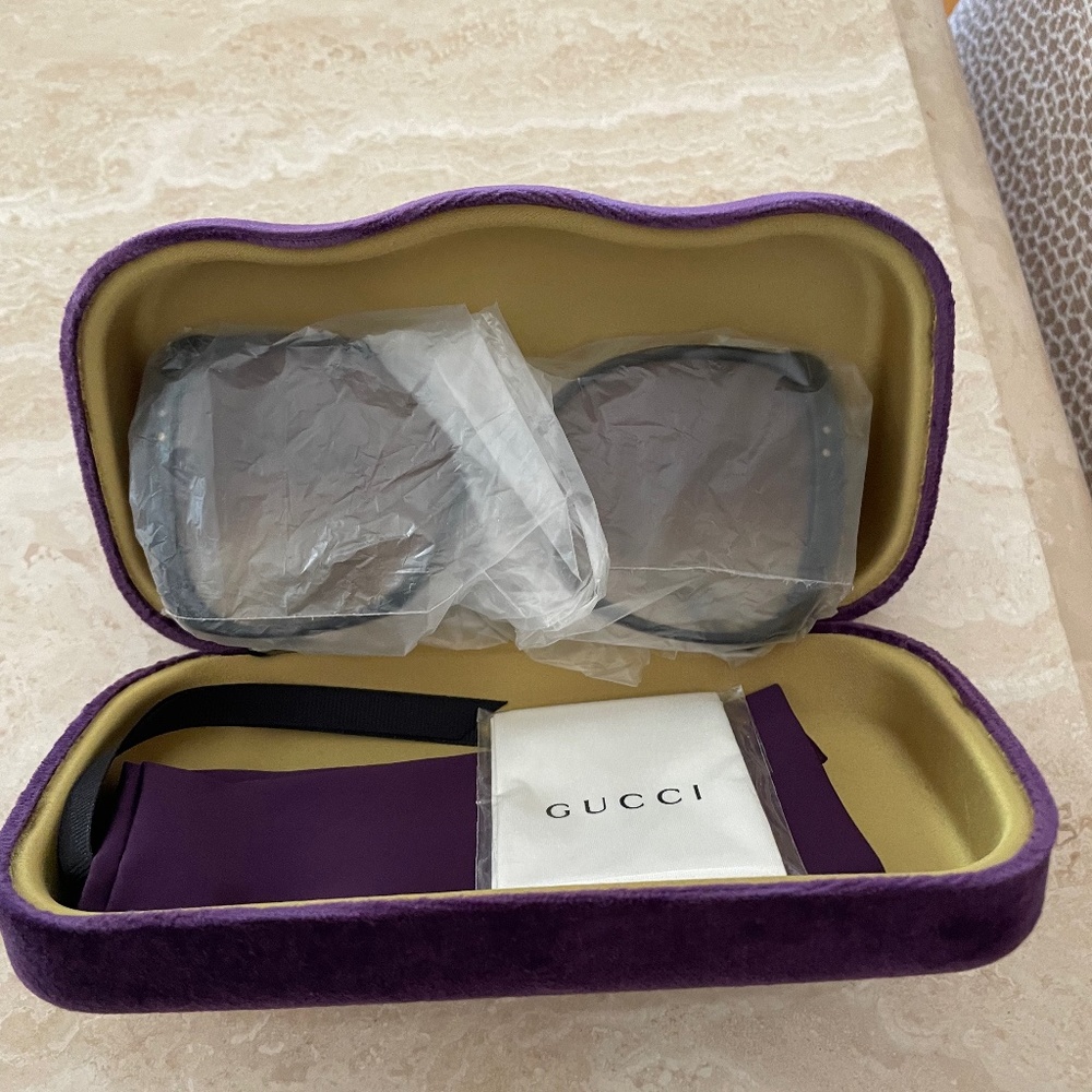 Ladies Gucci Sunglasses - Picture 4 of 4